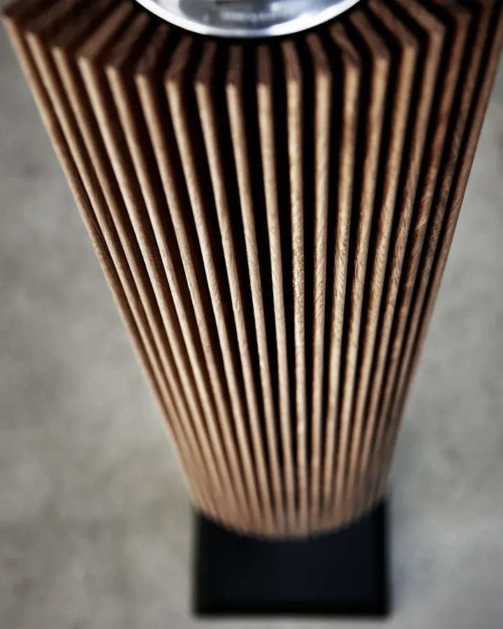 Beolab 18 speakers top detail side  