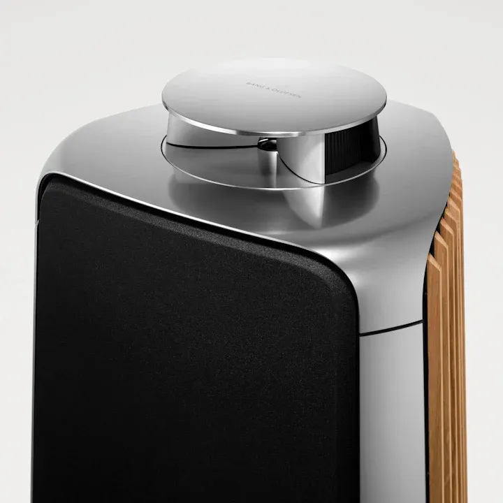 Close up of the aluminium finish on the top of a Beolab 50 speaker