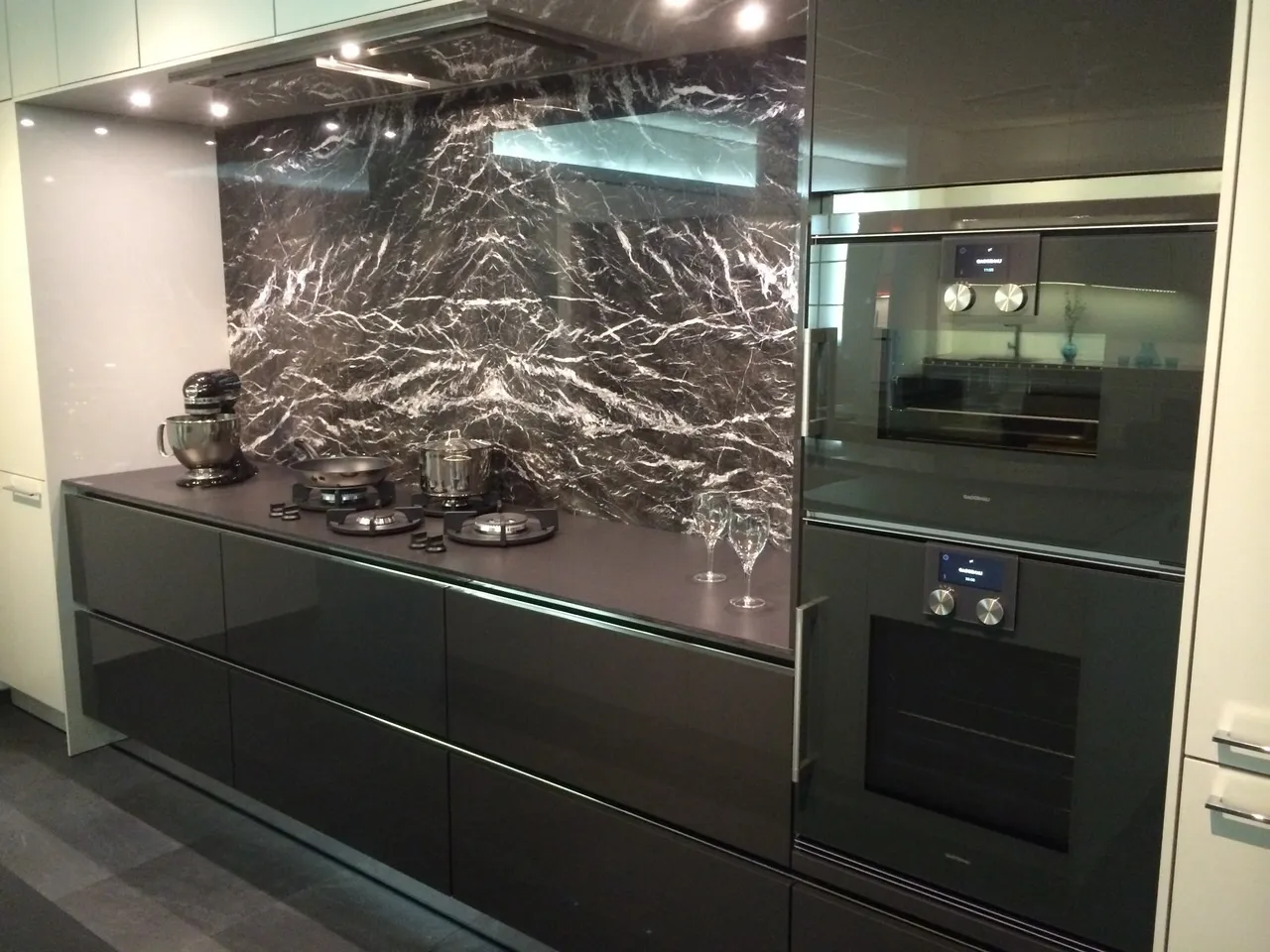 PITT cooking כיריים גז 4 מבערים רוחב ארון 90 ס"מ מבית PITT cooking דגם Dempo גימור פליז מושחר — תמונה 4