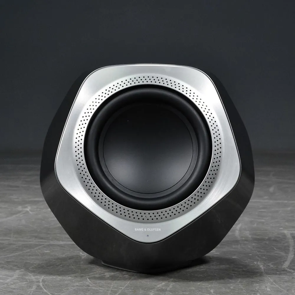bang & olufsen סאב-וופר אלחוטי מעוצב עם סטנד רצפתי צבע שחור מבית Bang & Olufsen דגם Beolab 19 Black — תמונה 5