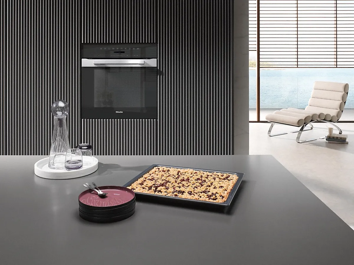Miele תנור בנוי 60 ס"מ פירוליטי 76 ליטר סגירה ופתיחה שקטה תוצרת Miele דגם H 7260 BP clst — תמונה 3