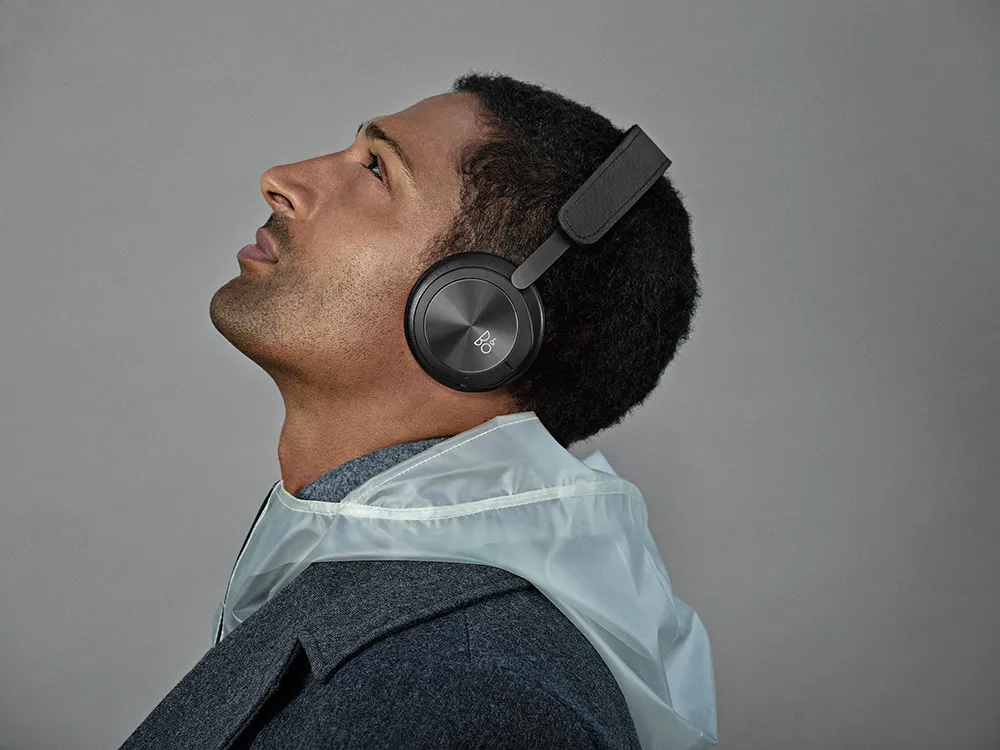 bang & olufsen אוזניות אלחוטיות יוקרתיות צבע שחור מעוצבות עם מסנן רעשים אקטיבי מבית Bang & Olufsen דגם Beoplay H8i Black — תמונה 5