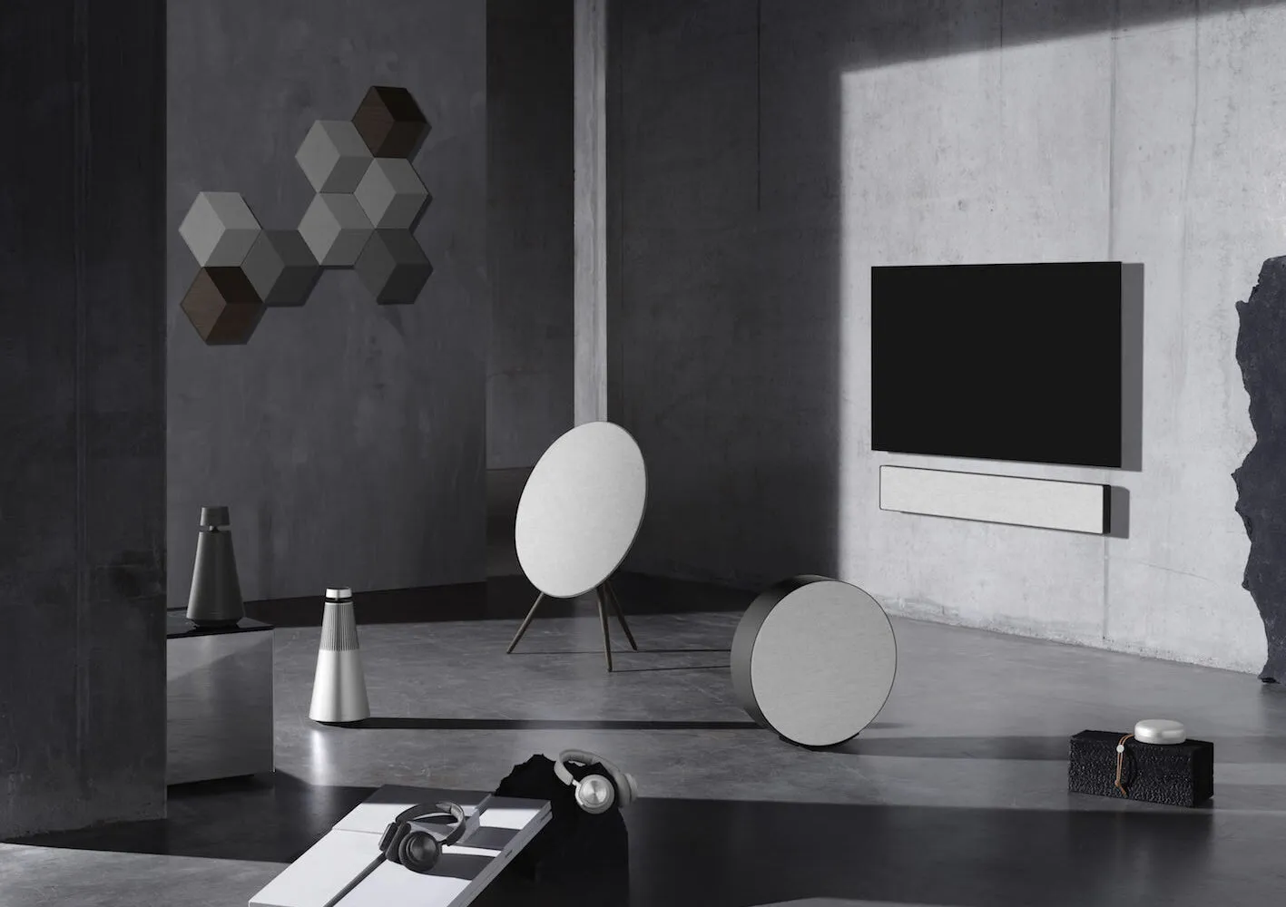 bang & olufsen רמקול עוצמתי בעיצוב איקוני מבית Bang & Olufsen צבע שחור אנטרציט דגם Beosound Edge Anthracite  — תמונה 4
