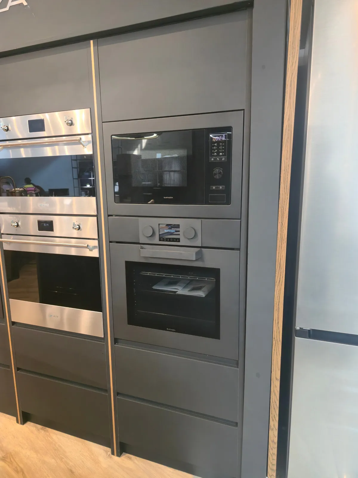Barazza תנור בנוי 60 ס"מ עם מערכת חיטוי אוויר Zefiro גימור שחור מט סדרת ICON EXCLUSIVE תוצרת Barazza דגם 1FEVEPN חדש מתצוגה! — תמונה 11