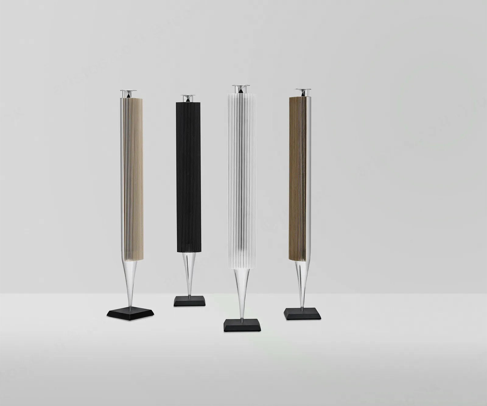 bang & olufsen רמקולים אלחוטיים בעיצוב אייקוני עם מערכת סאונד מתקדמת מבית Bang & Olufsen דגם Beolab 18 Gold Tone&Light Oak — תמונה 2