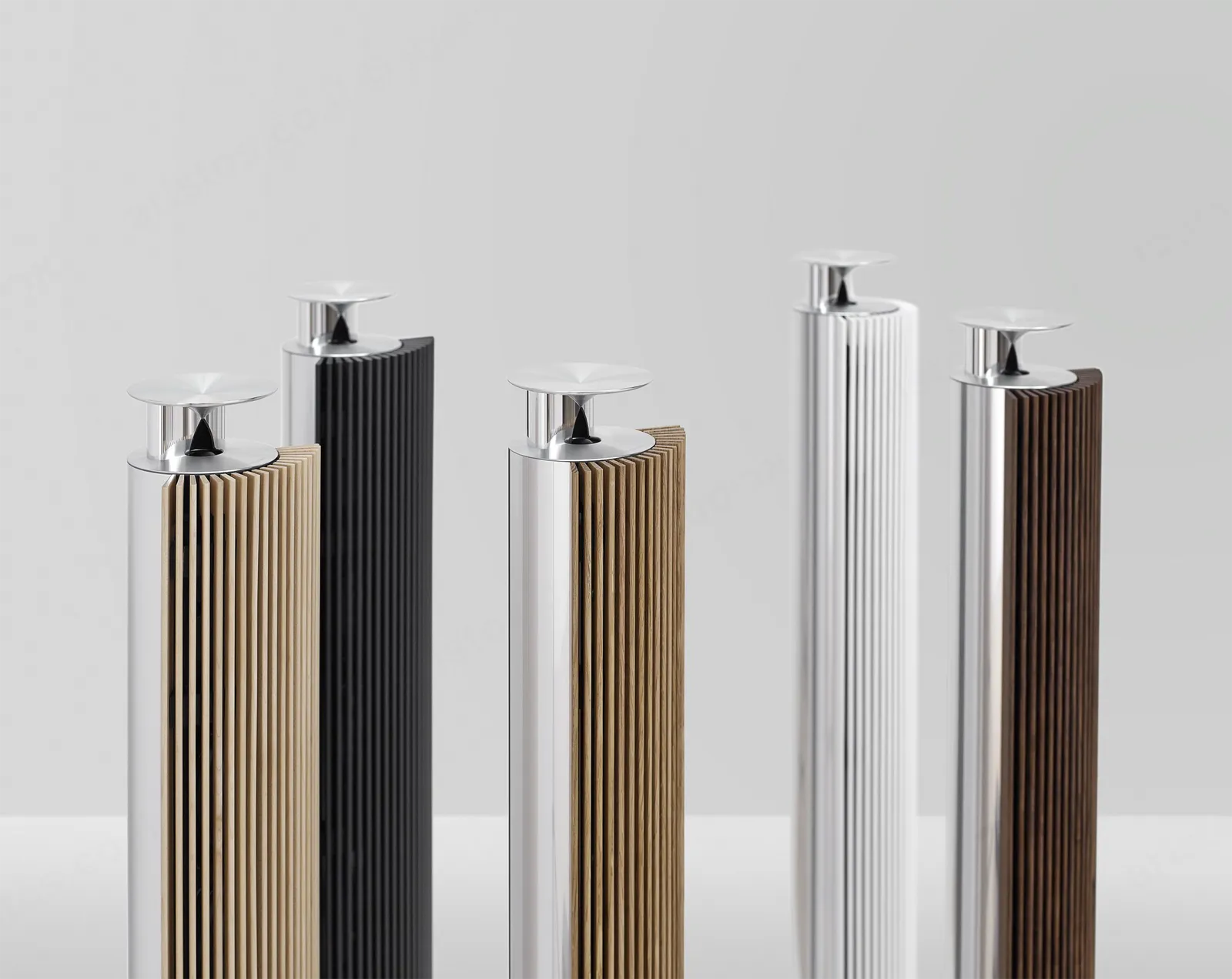 bang & olufsen רמקולים אלחוטיים בעיצוב אייקוני עם מערכת סאונד מתקדמת מבית Bang & Olufsen דגם Beolab 18 Gold Tone&Light Oak — תמונה 6