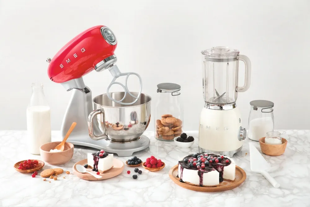 SMEG מיקסר עומד בצבע אדום גוף נירוסטה מסדרת 50's Retro Style,תוצרת SMEG דגם SMF01RDEU — תמונה 5