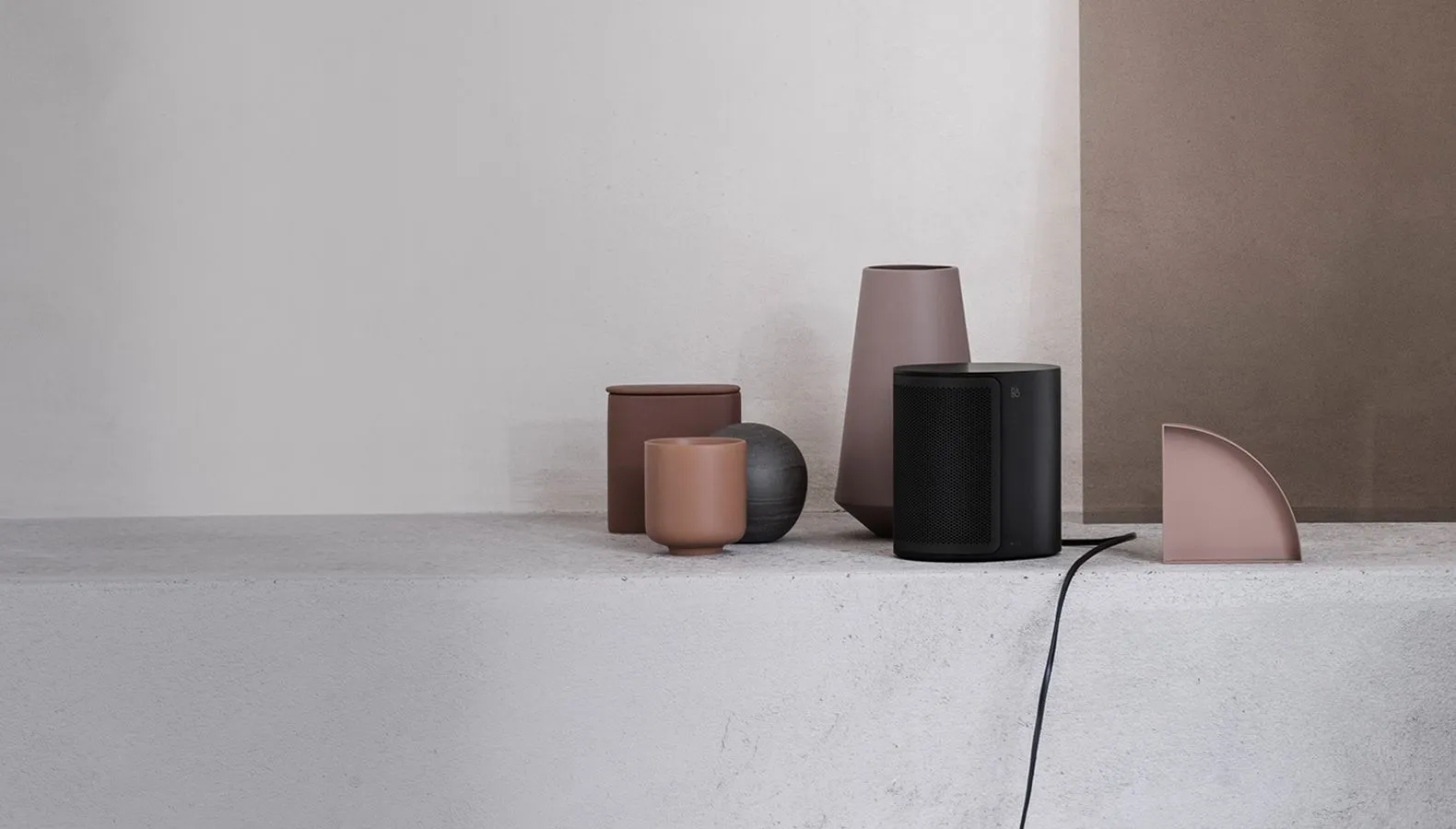 bang & olufsen רמקול WiFi אלחוטי מסדרת הרמקולים Connected-Audio של Bang & Olufsen דגם Beoplay M3 — תמונה 6