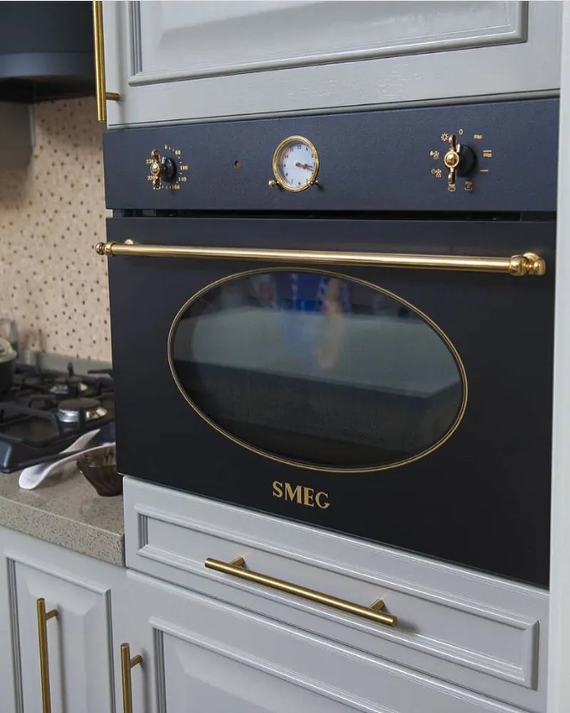 SMEG תנור 60 ס"מ בנוי בגימור אנטרקס שחור גרפיט בגימור פליז מסדרת Colonial דגם SFT805AO  — תמונה 5