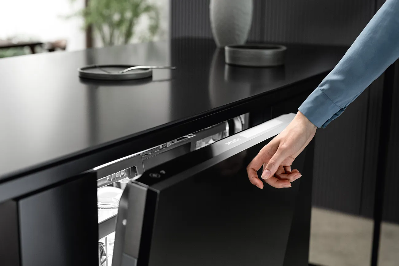 Miele מדיח כלים אינטגרלי מלא 60 ס"מ פתיחה בנקישה תוצרת Miele דגם G 7980 SCVi AutoDos K2O — תמונה 10