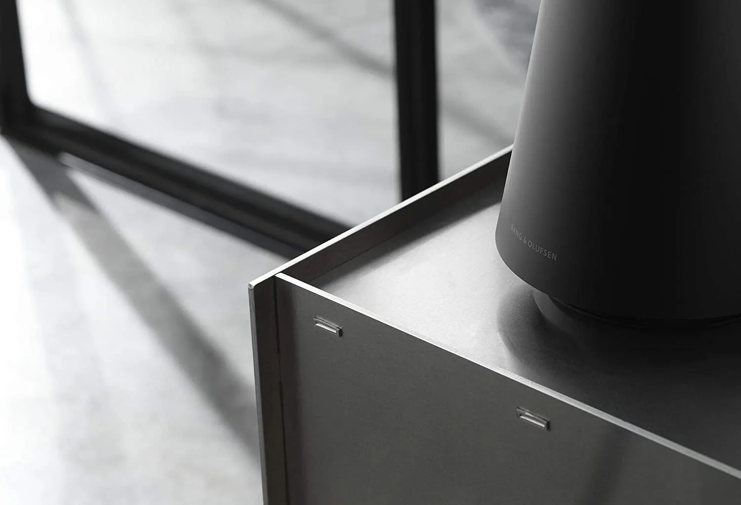 bang & olufsen רמקול Wi-Fi ביתי חכם עם עוזרת גוגל קולית צבע שחור אנטרציט מבית Bang & Olufsen דגם Beosound 1 anthracite — תמונה 5