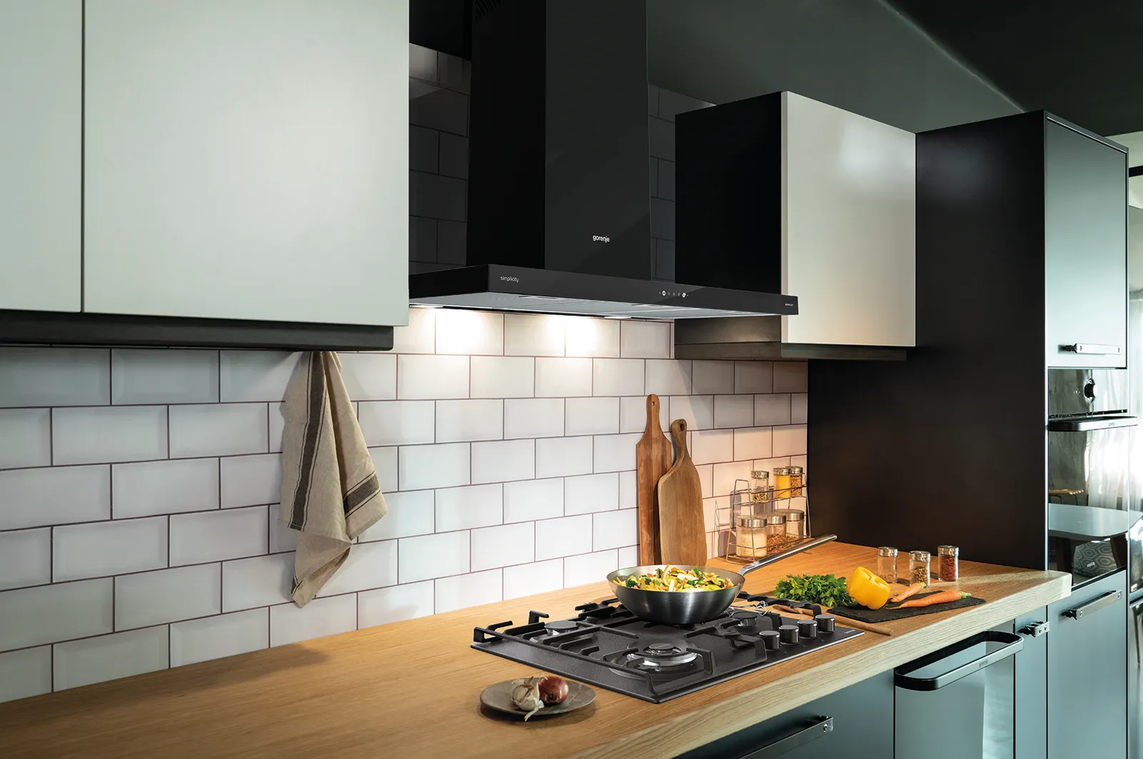 Gorenje כיריים גז  60 ס"מ 4 מבערים משטח אמייל שחור מט תוצרת Gorenje דגם GW67IL — תמונה 4