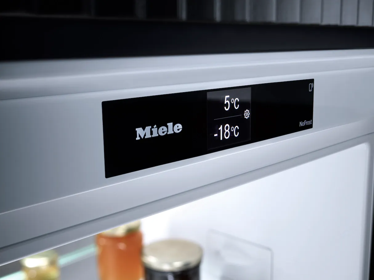 Miele מקרר אינטגרלי מקפיא תחתון 60 ס''מ NO-FROST FlexiLight2.0 טריקה שקטה תוצרת Miele דגם KFN 7764 C Premium — תמונה 10