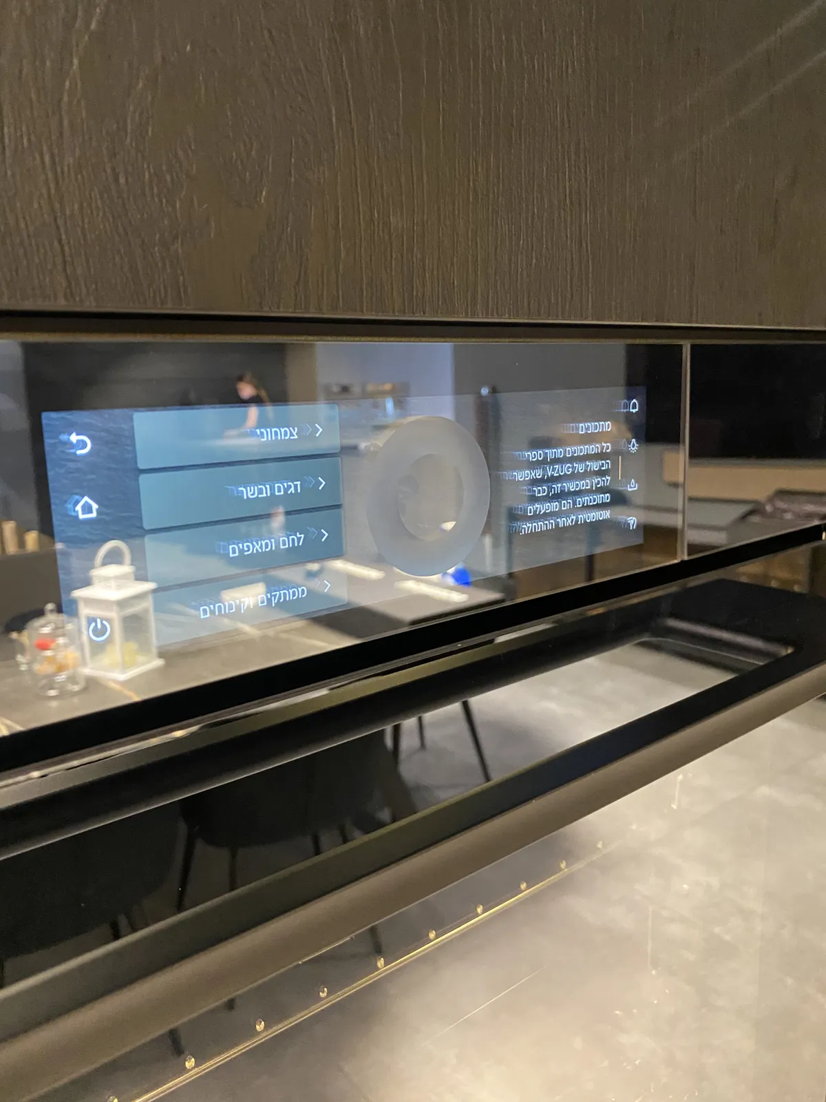 V-ZUG תנור בנוי 60 ס"מ TopClean מסך טאץ' צבעוני תוצרת V-ZUG דגם Combair V4000 60 זכוכית מראה שחורה — תמונה 8