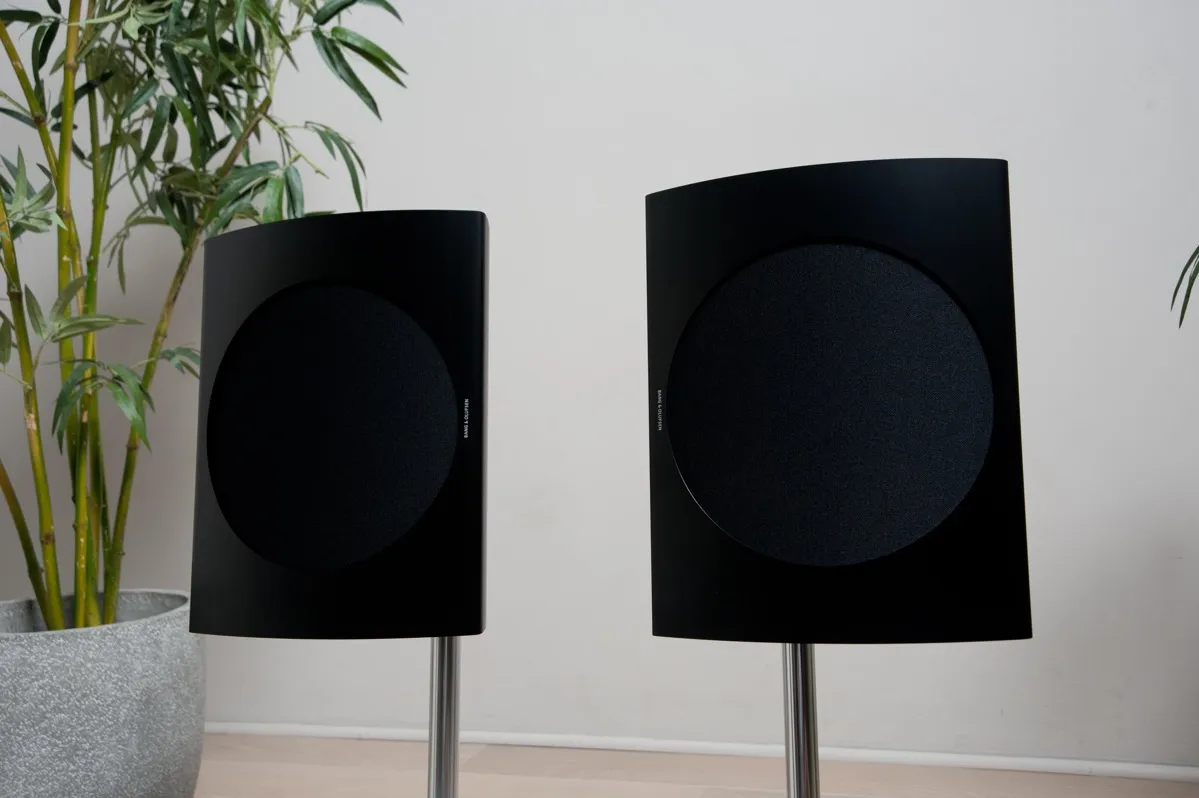 bang & olufsen רמקול אלחוטי מעוצב עם מגוון אפשרויות העמדה בצבע שחור מבית Bang & Olufsen דגם Beolab 17 Black — תמונה 5
