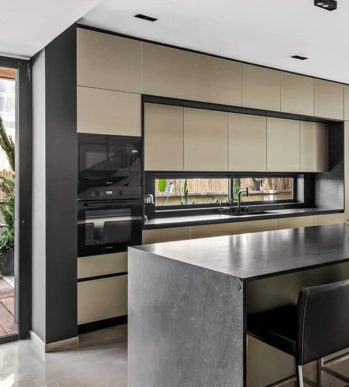 Miele מיקרוגל בנוי 45 ס"מ דלת צד זכוכית שחורה תוצרת Miele דגם M 2240 SC — תמונה 6