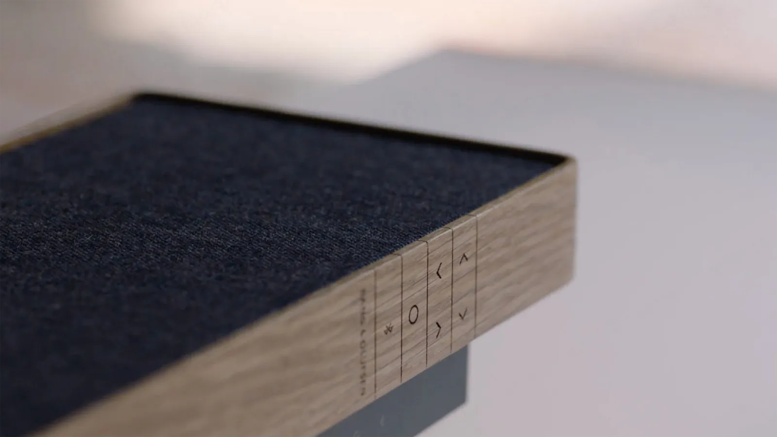 bang & olufsen מקרן קול עוצמתי מבית Bang & Olufsen דגם Beosound Stage Smoked Oak — תמונה 7