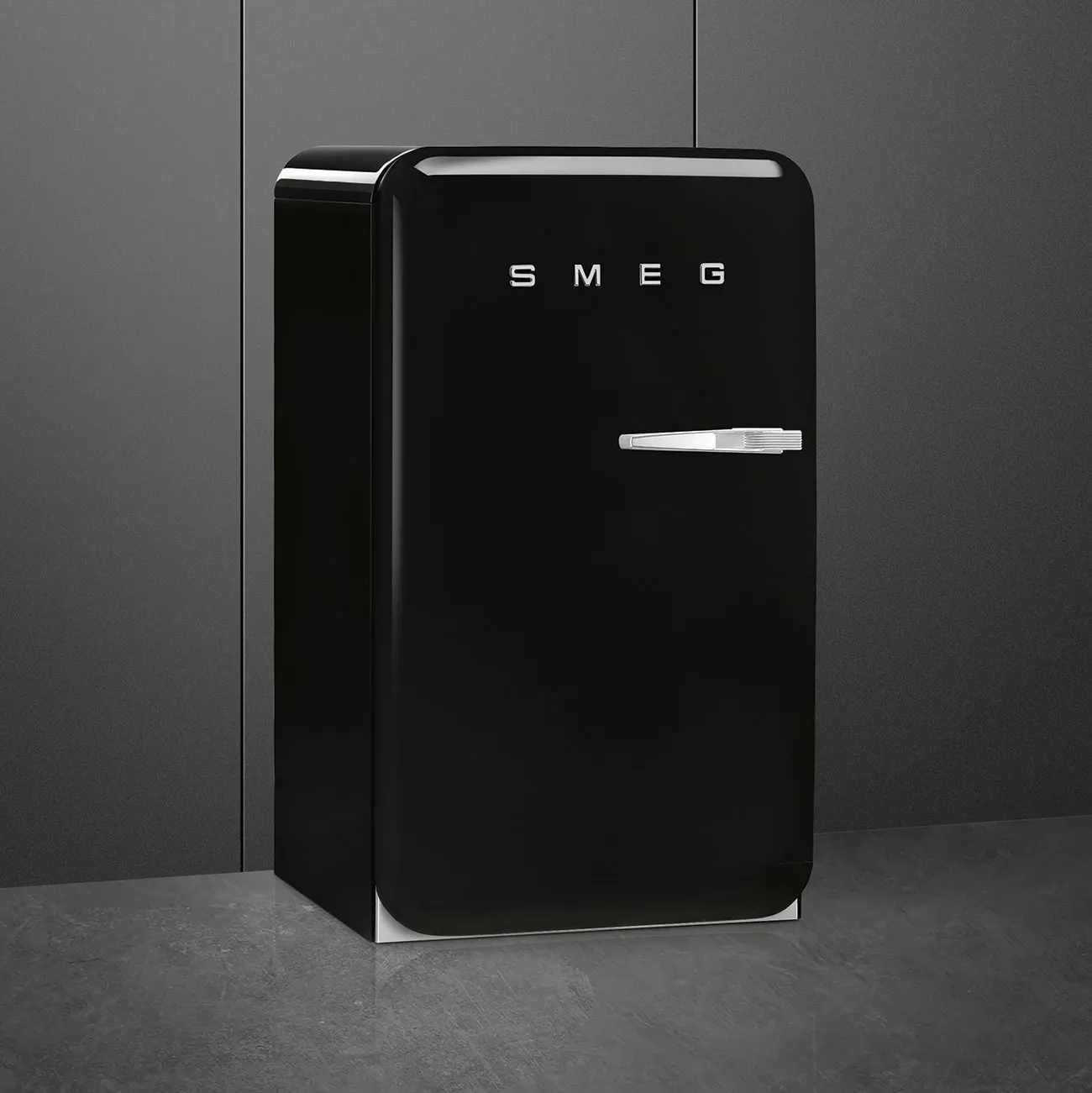 SMEG מקרר מיני משרדי רטרו בצבע שחור גובה 97 ס"מ סדרת 50'Retro Style תוצרת SMEG דגם FAB10LBL5 — תמונה 3