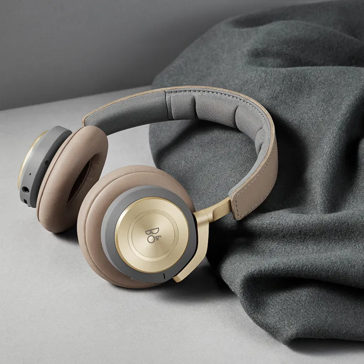 bang & olufsen אוזניות פרימיום אלחוטיות עם מסנן רעשים אקטיבי צבע אבן מבית Bang & Olufsen דגם Beoplay H9 Argilla Bright — תמונה 9