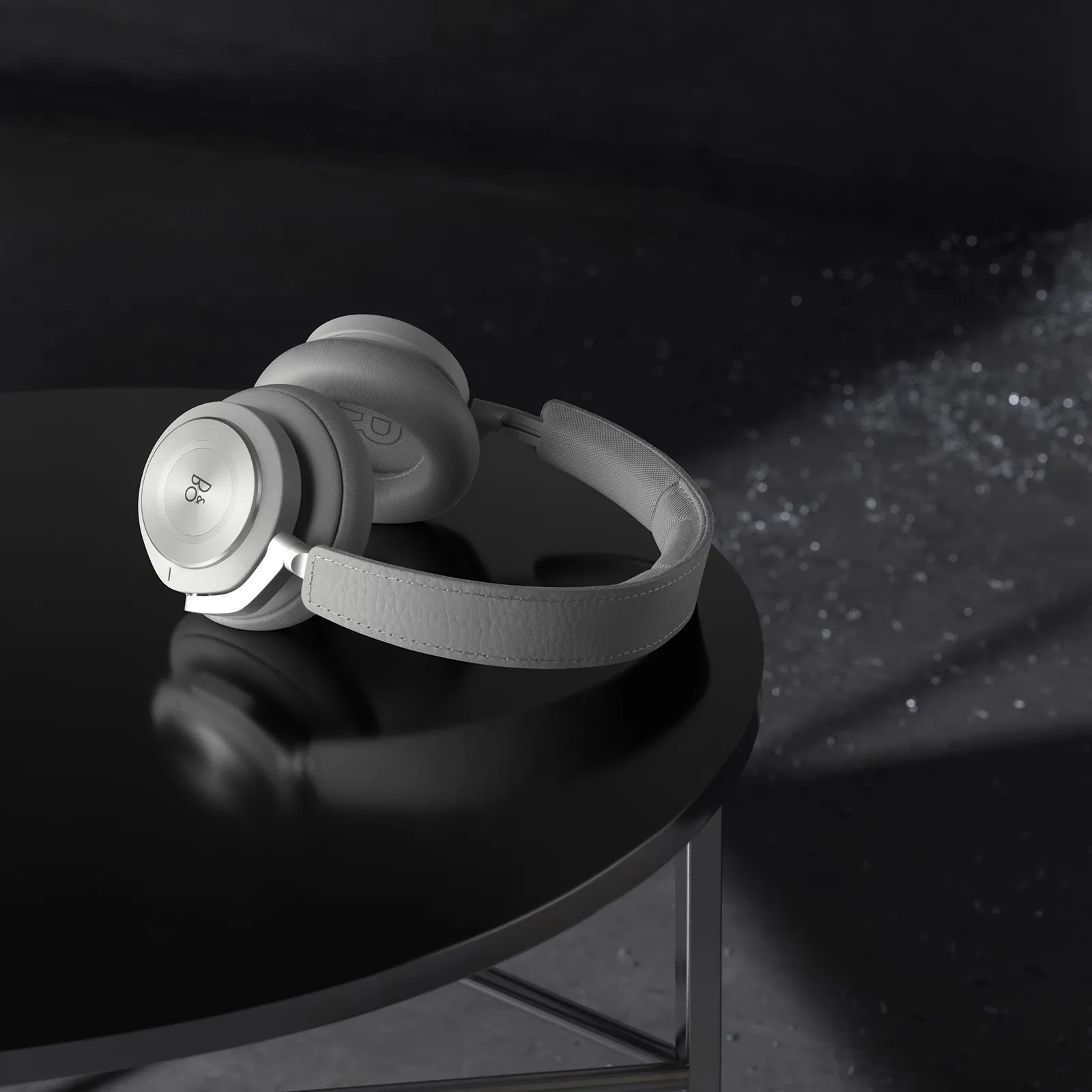 bang & olufsen אוזניות פרימיום אלחוטיות עם מסנן רעשים אקטיבי צבע אפור מבית Bang & Olufsen דגם Beoplay H9 Grey Mist — תמונה 5