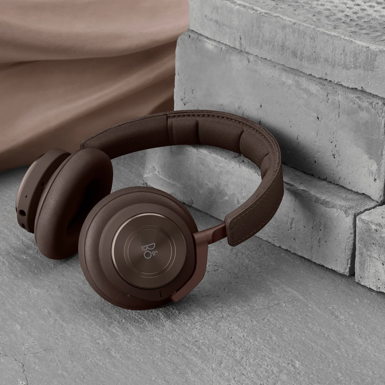 bang & olufsen אוזניות פרימיום אלחוטיות עם מסנן רעשים אקטיבי צבע חום מבית Bang & Olufsen דגם Beoplay H9 Chestnut — תמונה 5