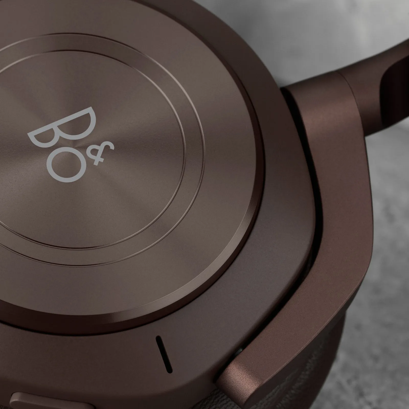 bang & olufsen אוזניות פרימיום אלחוטיות עם מסנן רעשים אקטיבי צבע חום מבית Bang & Olufsen דגם Beoplay H9 Chestnut — תמונה 6
