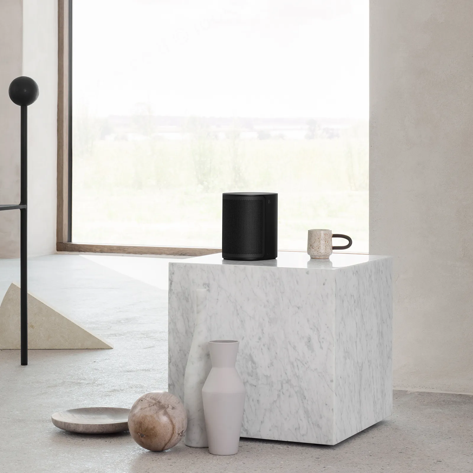 bang & olufsen רמקול WiFi אלחוטי מסדרת הרמקולים Connected-Audio של Bang & Olufsen דגם Beoplay M3 — תמונה 10