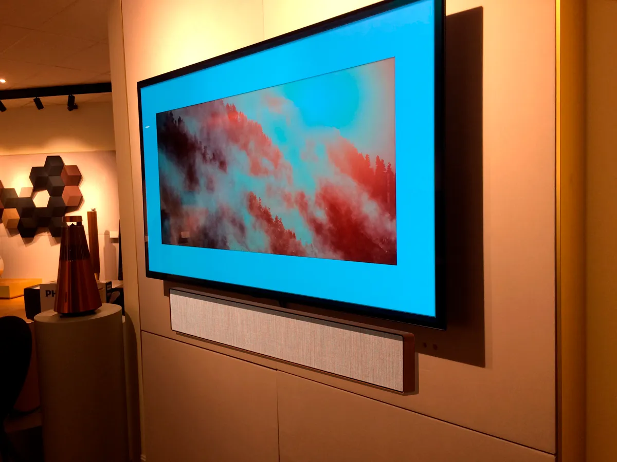 מקרן קול עוצמתי מבית Bang & Olufsen דגם Beosound Stage Gold Tone