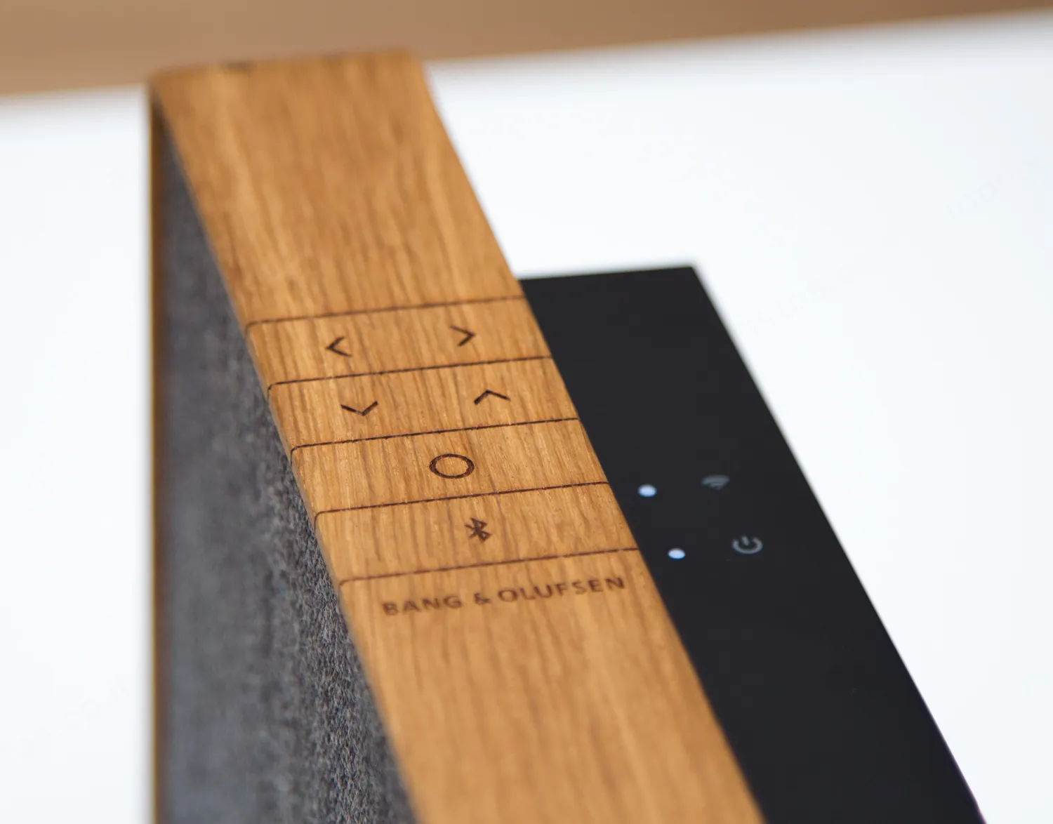 bang & olufsen מקרן קול עוצמתי מבית Bang & Olufsen דגם Beosound Stage Smoked Oak — תמונה 2
