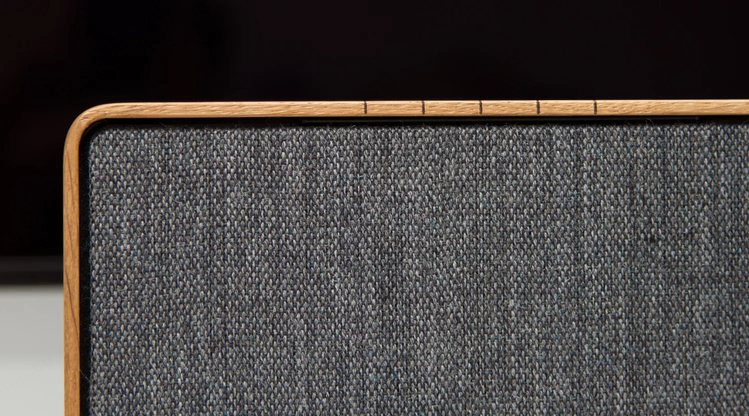 bang & olufsen מקרן קול עוצמתי מבית Bang & Olufsen דגם Beosound Stage Smoked Oak — תמונה 3