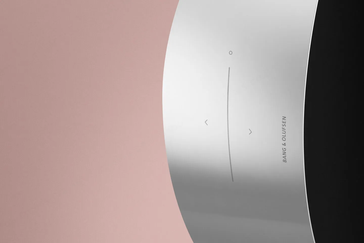 bang & olufsen רמקול עוצמתי בעיצוב איקוני מבית Bang & Olufsen צבע כסף דגם Beosound Edge silver — תמונה 3