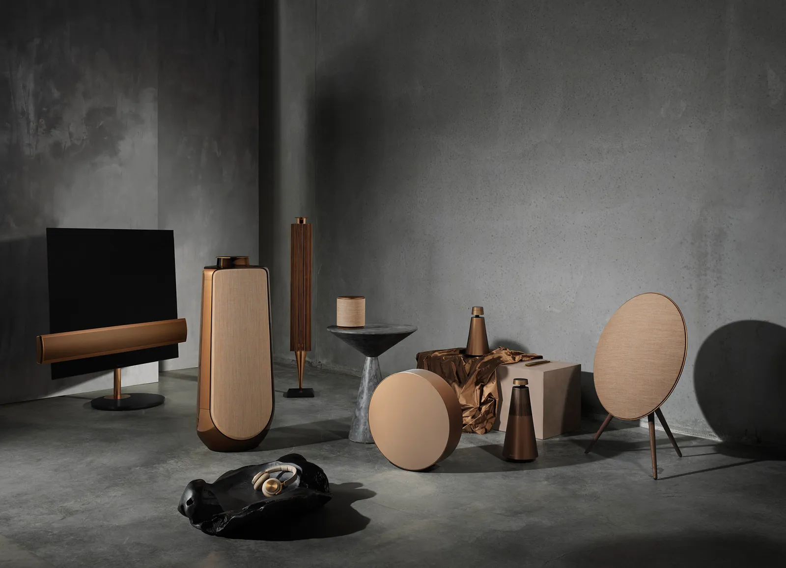 bang & olufsen רמקול Multi-Room מעוצב סאונד True360 רב-כיווני ברונזה מבית Bang & Olufsen דגם Beoplay M5 Bronze — תמונה 4