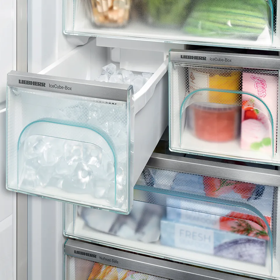 מקרר אינטגרלי מקפיא תחתון 60 ס"מ NoFrost טריקה שקטה IceMaker סדרת Plus תוצרת LIEBHERR דגם ICNe 5133