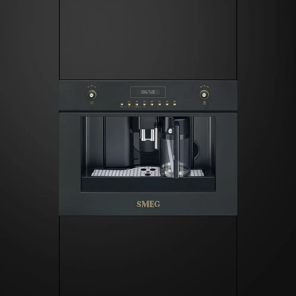 SMEG מכונת קפה אינטגרלית שחור פחם בגימור זהב סדרת תוצרת SMEG דגם CMS8451A — תמונה 2