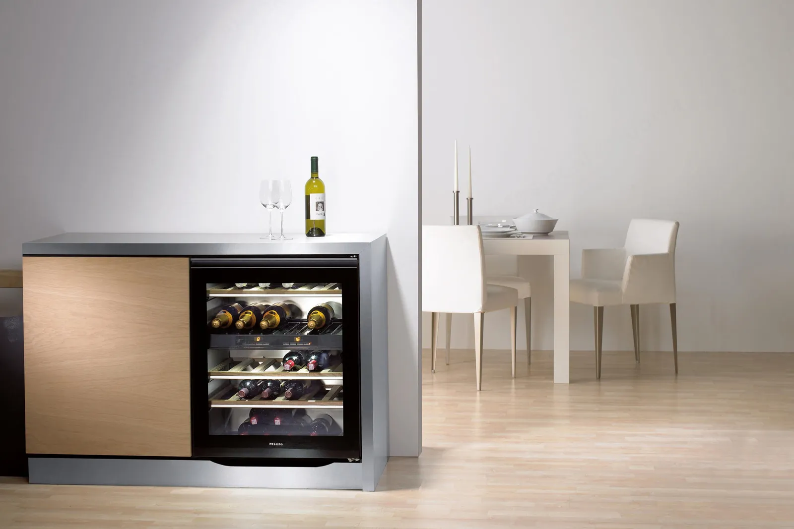 Miele מקרר יין ‏34 בקבוקים 2 אזורי קירור דלת Push2open תוצרת Miele דגם KWT 6322 UG — תמונה 8