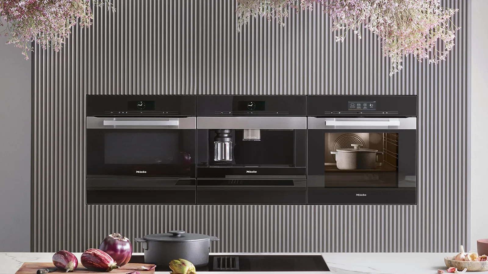 Miele מכונת קפה אינטגרלית 45 ס"מ בצבע נירוסטה עם 3 מיכלי פולים שונים וחיבור צנרת PureLine M-Touch תוצרת Miele דגם  CVA 7845 clst — תמונה 2