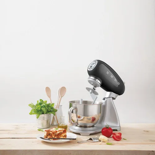 SMEG מיקסר עומד בצבע שחור גוף נירוסטה מסדרת 50's Retro Style,תוצרת SMEG דגם SMF01BLEU — תמונה 5