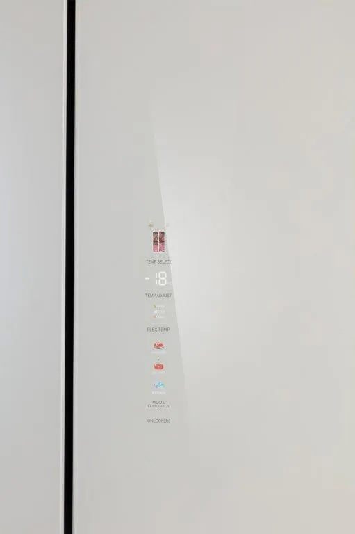 GRAPHITE מקרר 4 דלתות 91 ס"מ קו אפס צירים חכמים עם יצרן קרח מבית kueppersbusch תוצרת GRAPHITE דגם GP-622 נירוסטה שחורה — תמונה 5