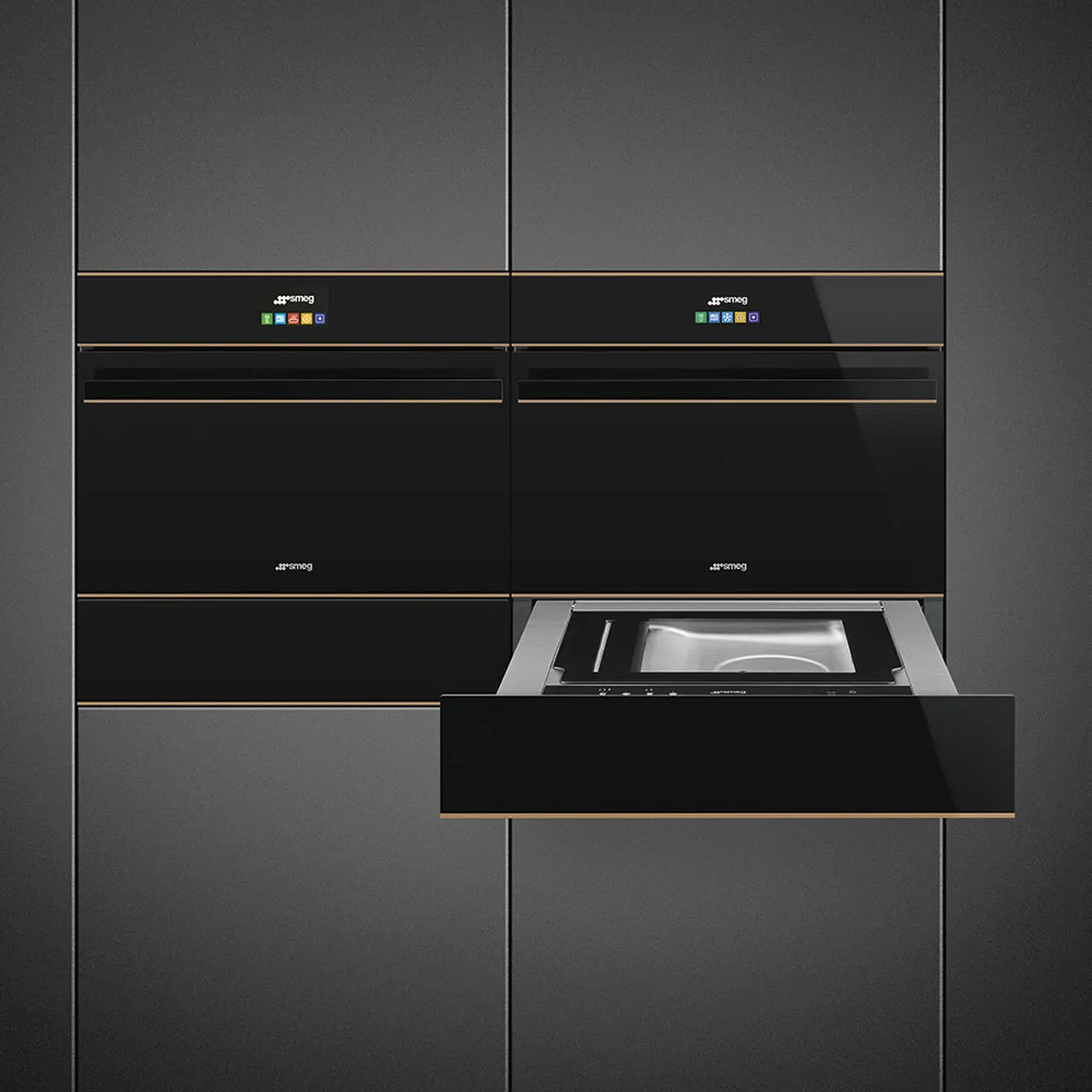 SMEG תנור בנוי משולב מיקרוגל 45 ס"מ זכוכית שחורה פסי זהב WIFI סדרת Dolce Stil Novo תוצרת SMEG דגם SF4604WMCNR — תמונה 7