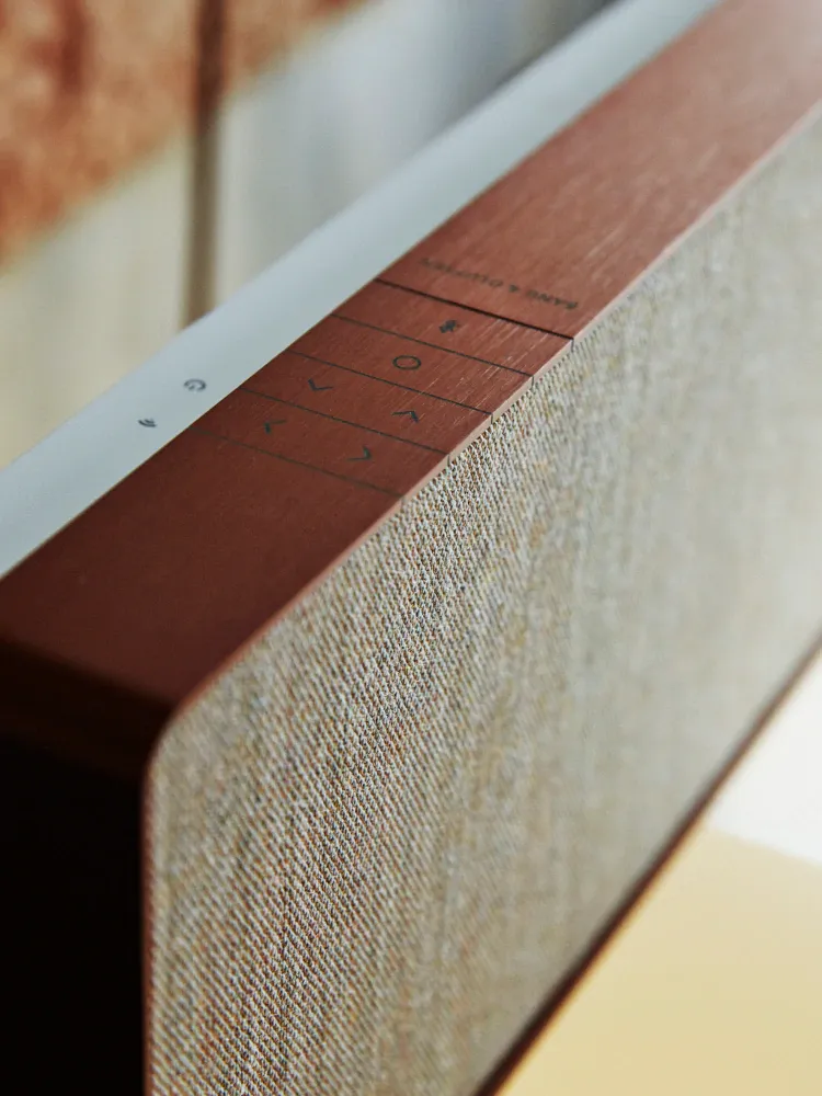 bang & olufsen מקרן קול עוצמתי מבית Bang & Olufsen דגם Beosound Stage Bronze Tone — תמונה 3