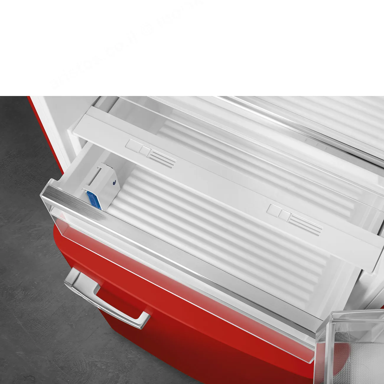 SMEG מקרר מקפיא תחתון רטרו בצבע אדום מסדרת 50'Retro Style תוצרת SMEG דגם FAB38 — תמונה 5