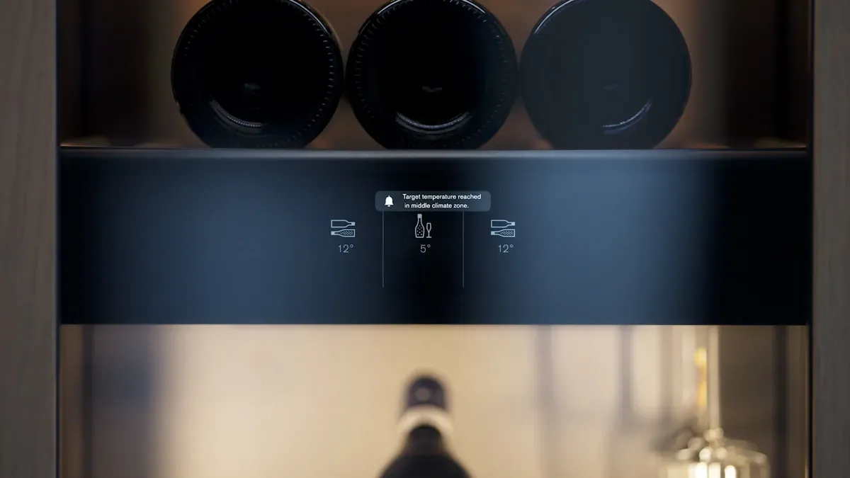 GAGGENAU מקרר יינות אינטגרלי 61 ס''מ 110 בקבוקים 3 אזורי קירור דלת Push-to-open גימור פנים נירוסטה שחורה סדרת Expressive תוצרת GAGGENAU דגם RVW467170 — תמונה 5