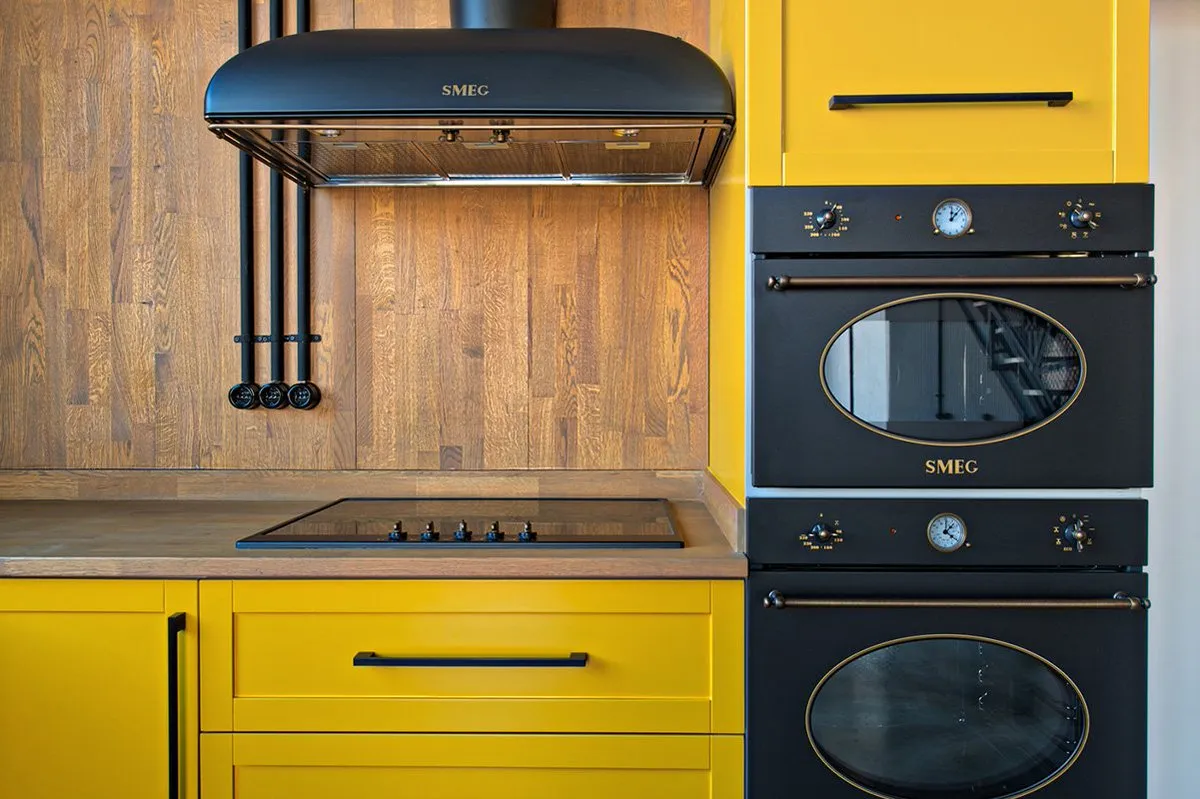SMEG קולט אדים 90 ס"מ שחור פחם בגימור מוזהב סדרת Colonial תוצרת SMEG דגם KS89AE — תמונה 5