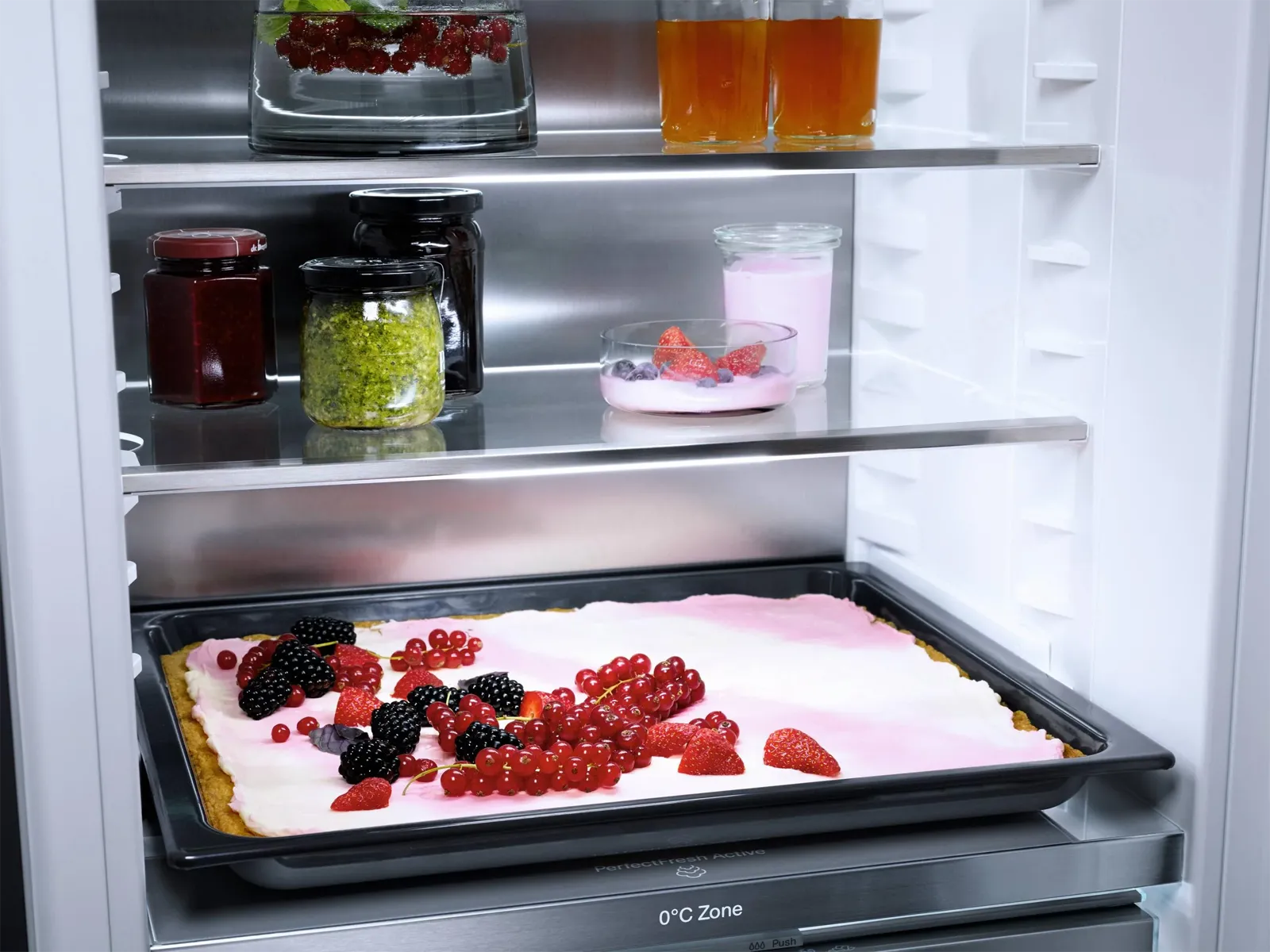 Miele מקרר אינטגרלי מקפיא תחתון 60 ס''מ NO-FROST טריקה שקטה IceMaker חיבור צנרת תוצרת Miele דגם KFN 7795 D Prestige — תמונה 15