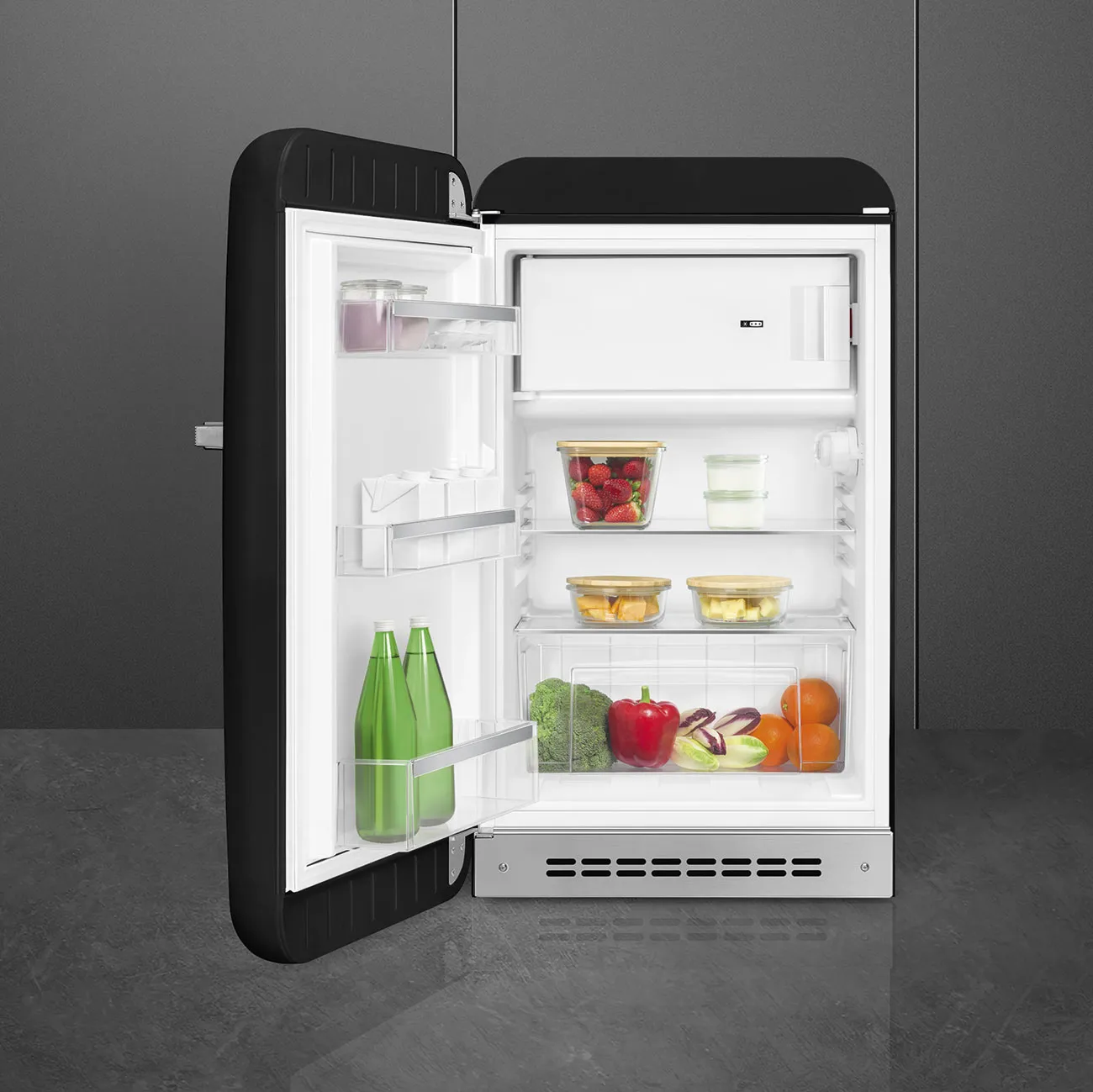SMEG מקרר מיני משרדי רטרו בצבע שחור גובה 97 ס"מ סדרת 50'Retro Style תוצרת SMEG דגם FAB10LBL5 — תמונה 6