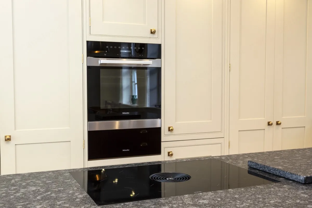 Miele תנור בנוי 60 ס"מ פירוליטי 76 ליטר סגירה ופתיחה שקטה תוצרת Miele דגם H 7260 BP clst — תמונה 7