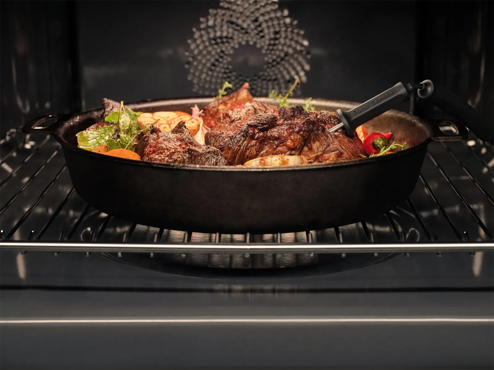 Electrolux תנור בנוי משולב מיקרוגל 45 ס"מ CookSmart Touch® WiFi חיישן נעיצה שחור מלא תוצרת Electrolux דגם ECL8701H — תמונה 2