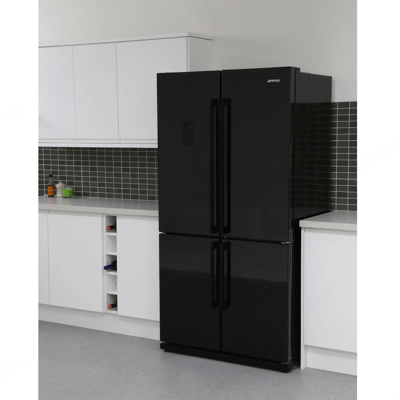SMEG מקרר ומקפיא בעל 4 דלתות צבע שחור, מסדרת Colonial תוצרת SMEG דגם FQ60NPE — תמונה 3