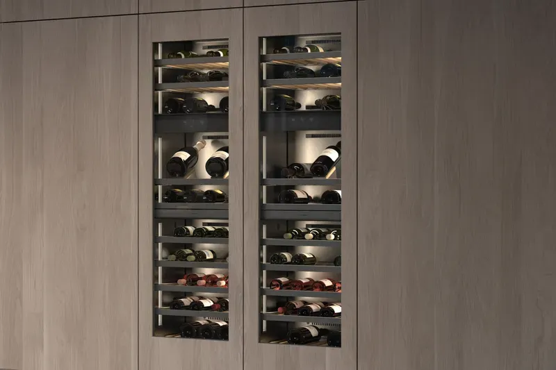 GAGGENAU מקרר יינות אינטגרלי 61 ס''מ 110 בקבוקים 3 אזורי קירור דלת Push-to-open גימור פנים נירוסטה שחורה סדרת Expressive תוצרת GAGGENAU דגם RVW467170 — תמונה 8