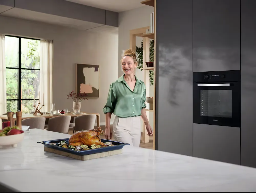 תנור בנוי 60 ס"מ חיבור WI-FI טיגון באוויר חם AIR FRY גימור שחור מלא תוצרת Miele דגם H 2861 B BLACK AIR FRY